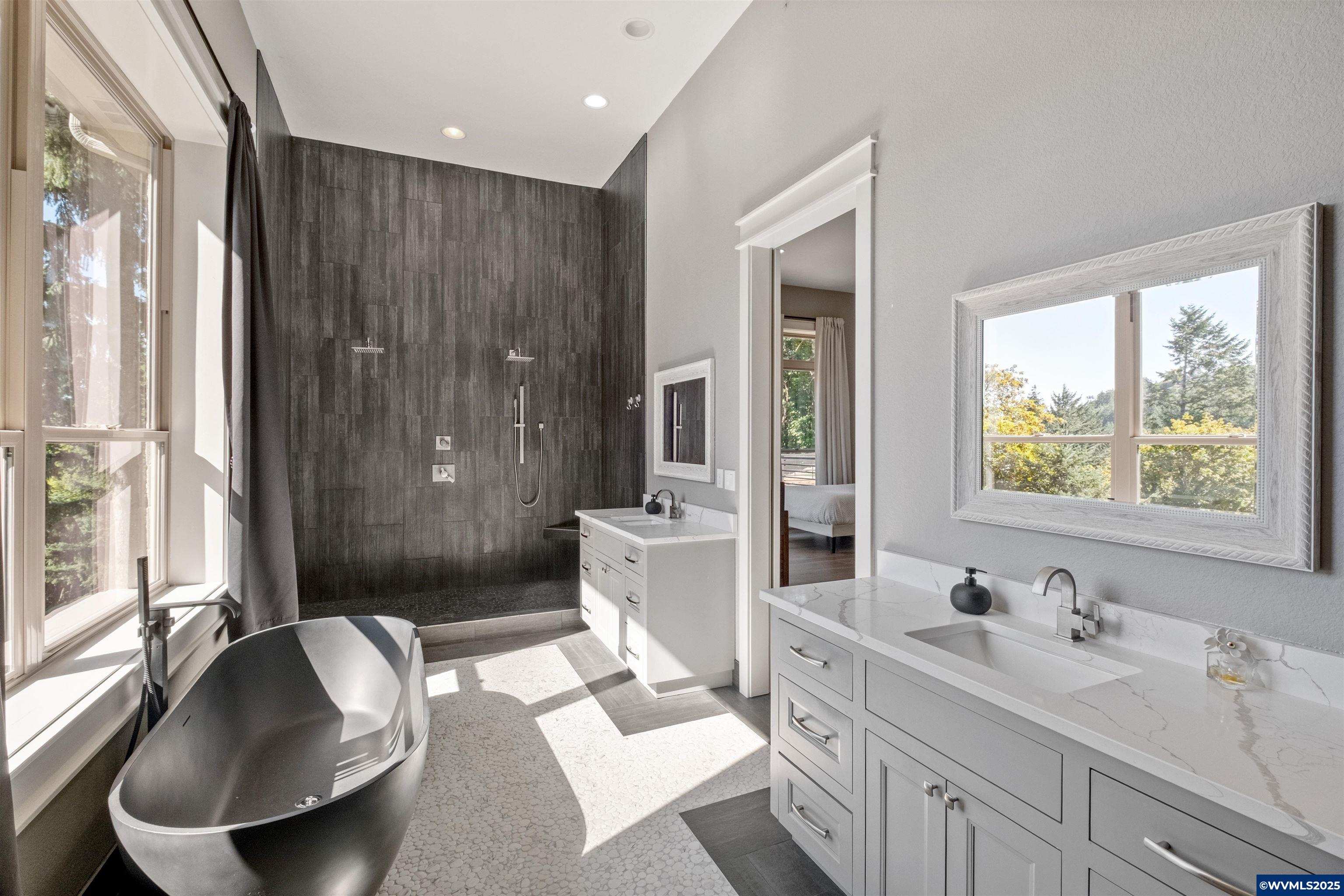4005 Cloudview Dr