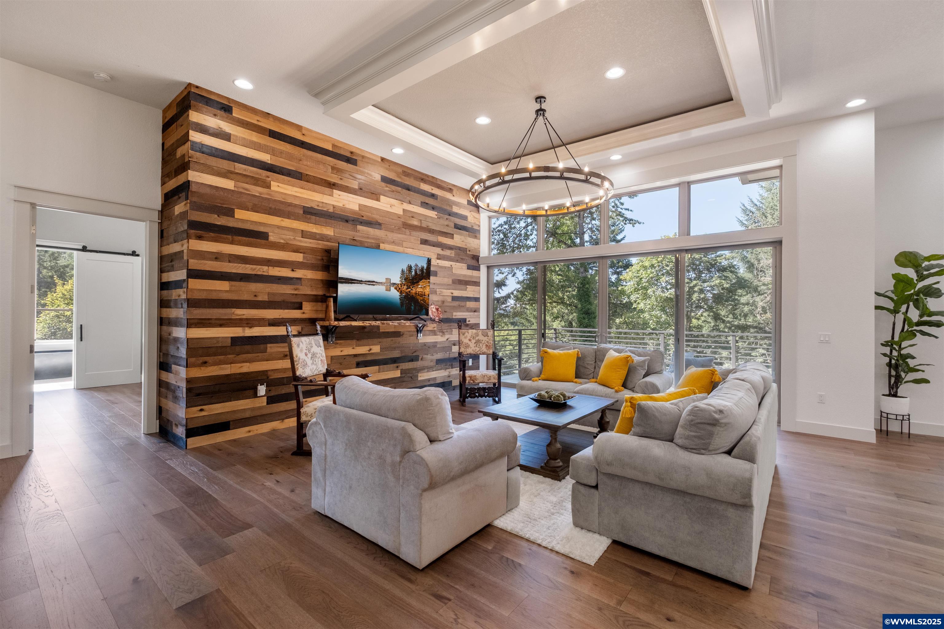 4005 Cloudview Dr