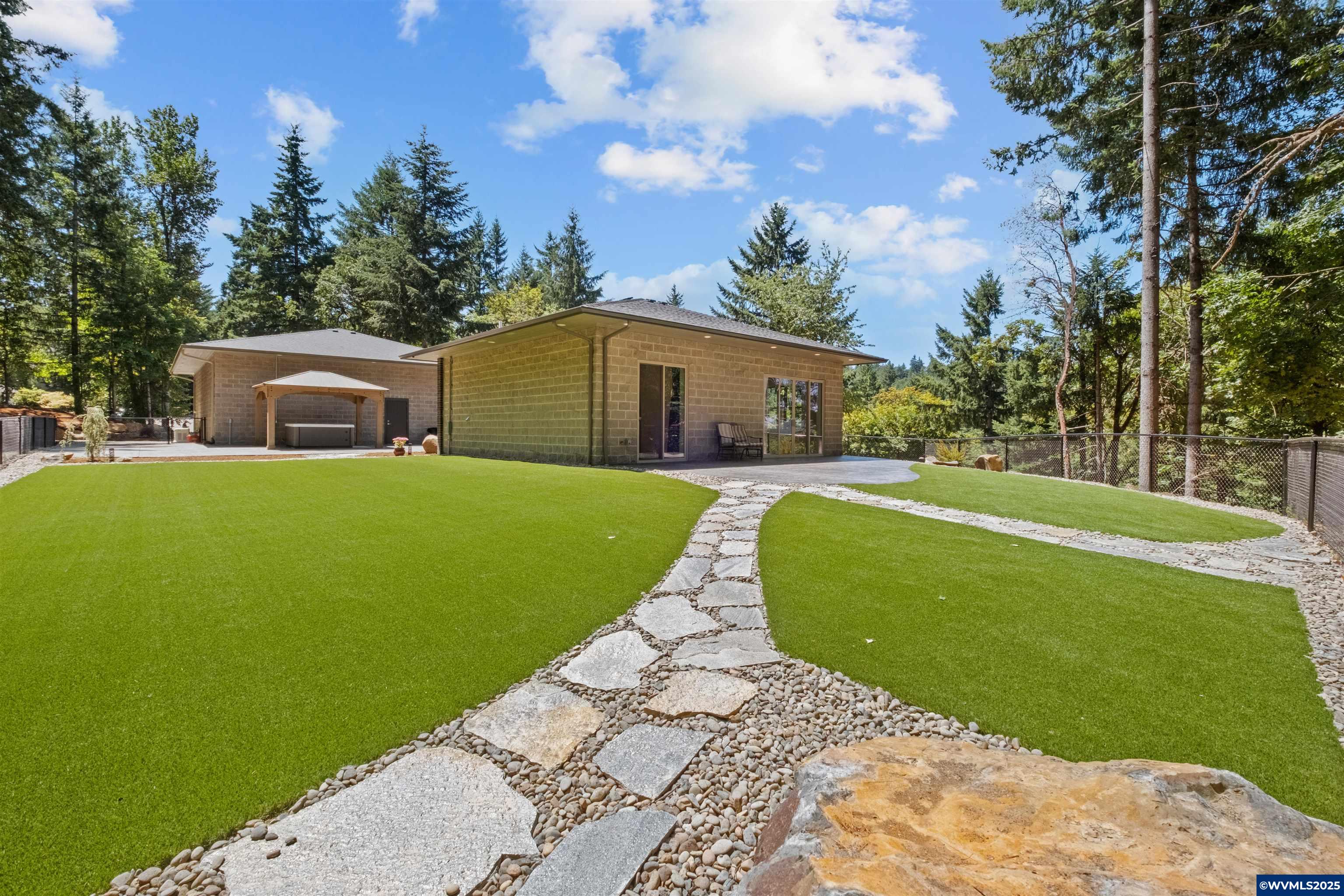 4005 Cloudview Dr