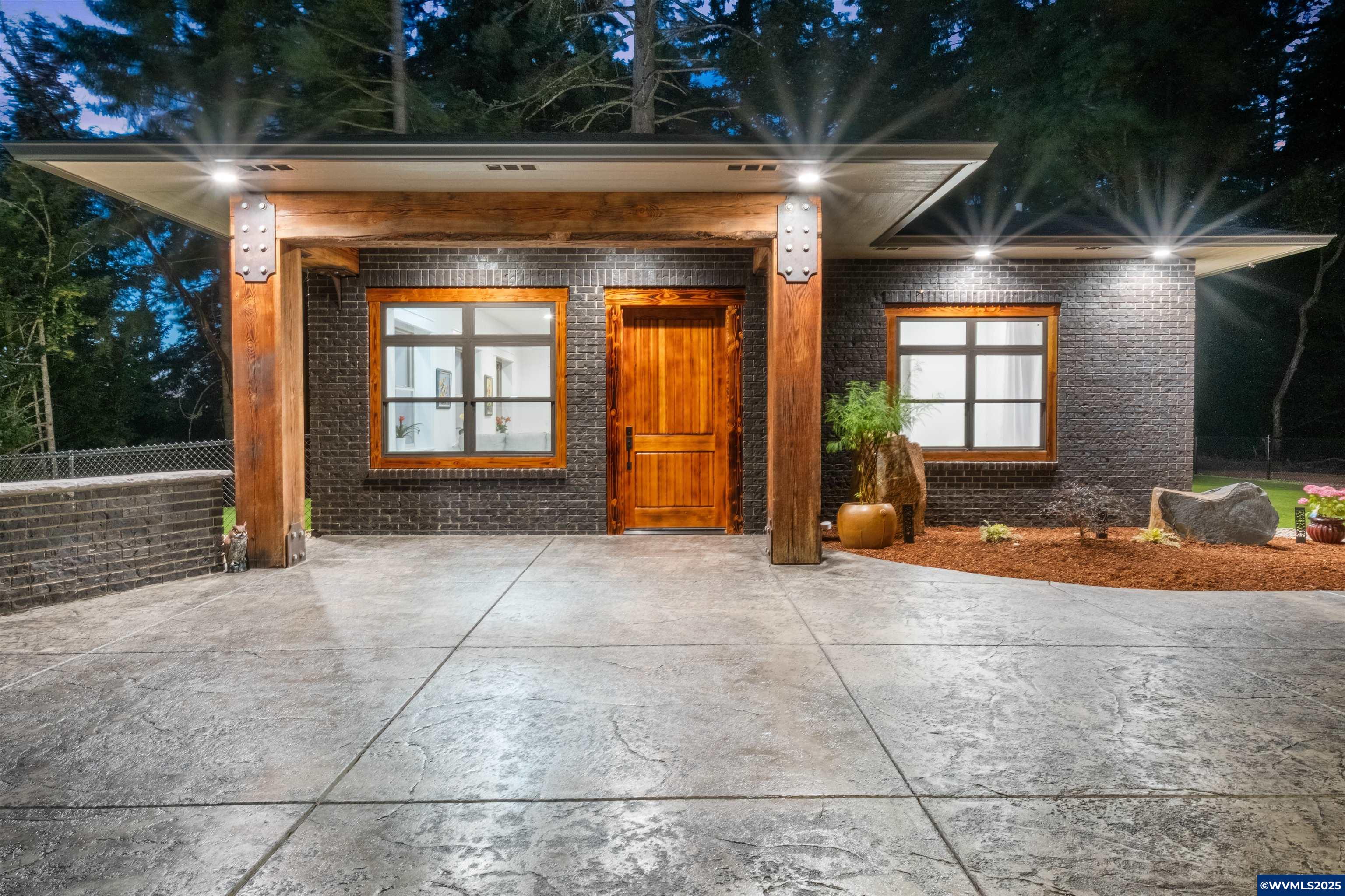 4005 Cloudview Dr