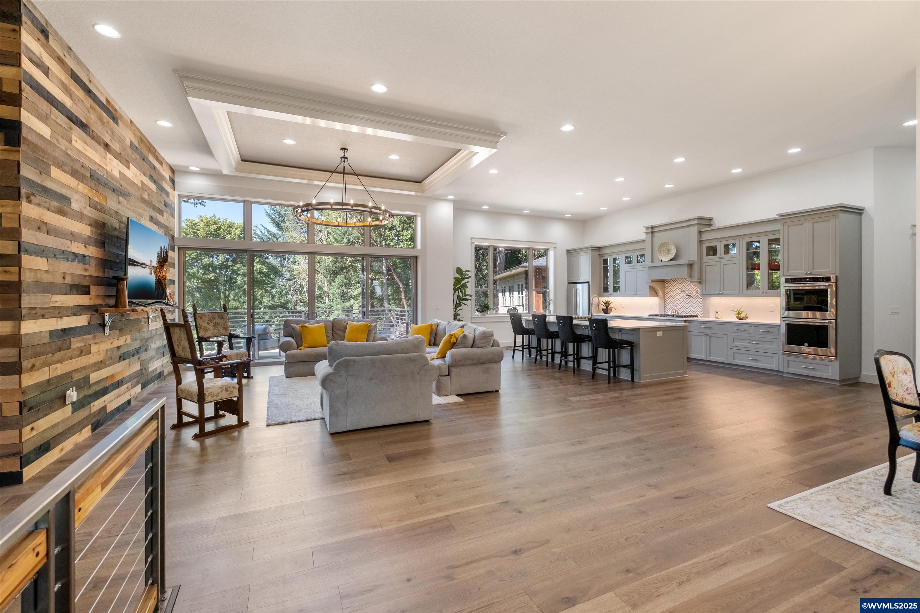 4005 Cloudview Dr