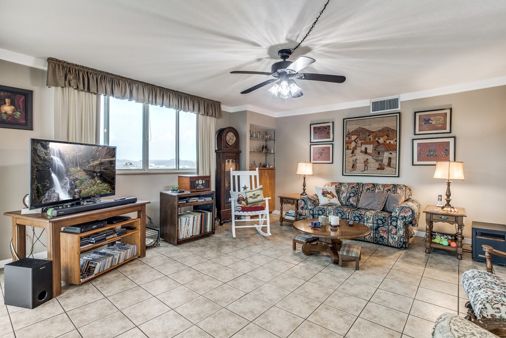 1012 Guadalupe St 5