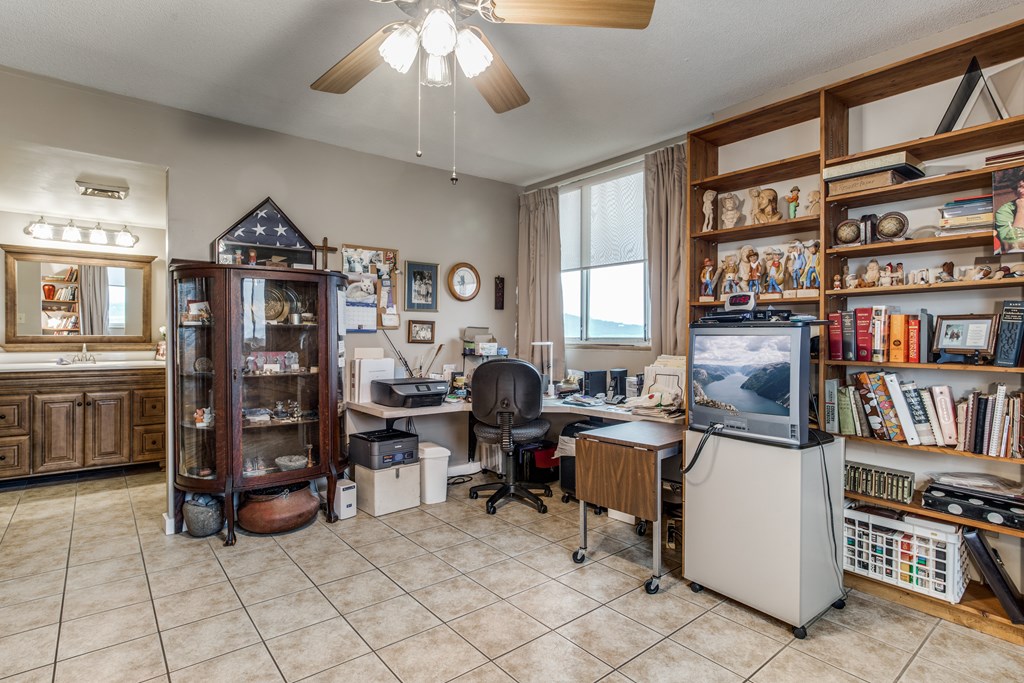1012 Guadalupe St 5