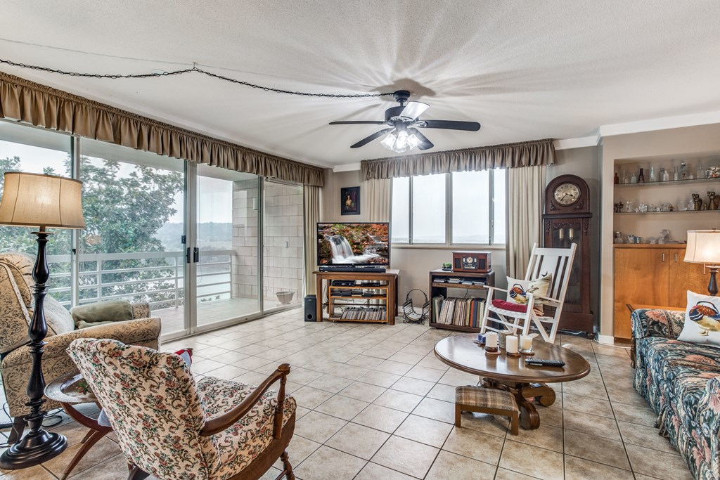 1012 Guadalupe St 5