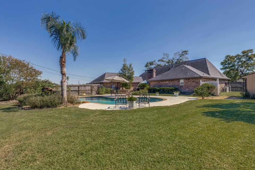 506 Red Bud Lane, Baytown
