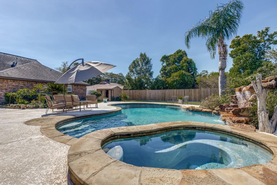 506 Red Bud Lane, Baytown