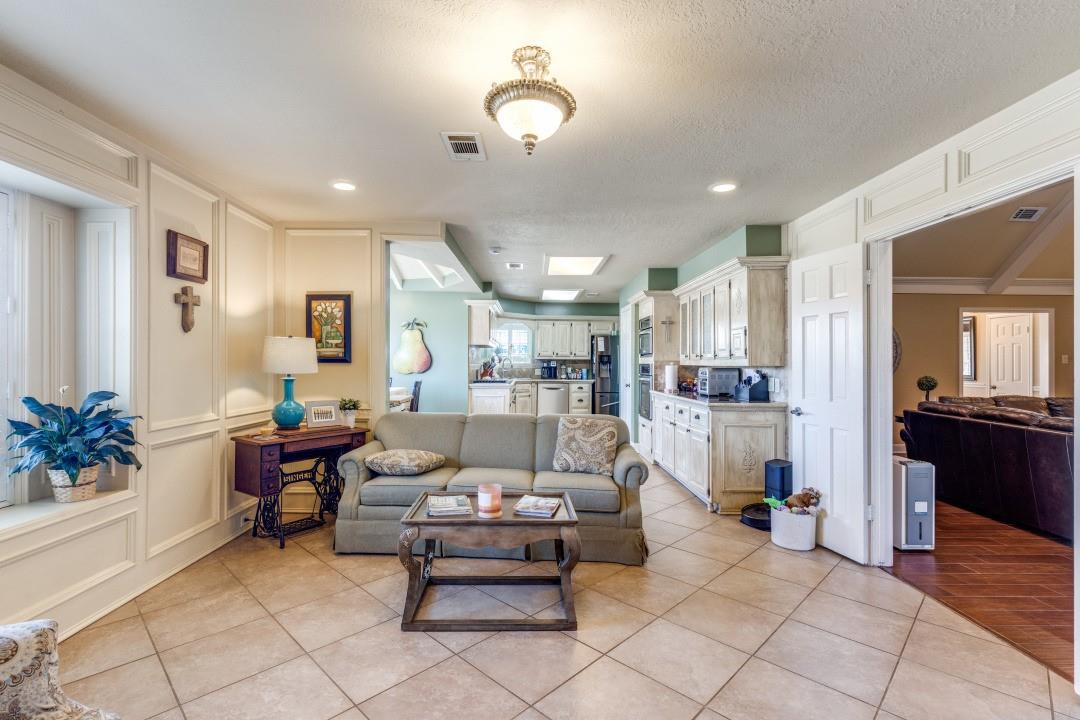 506 Red Bud Lane, Baytown