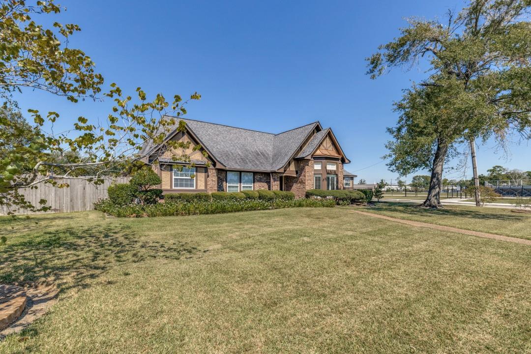 506 Red Bud Lane, Baytown