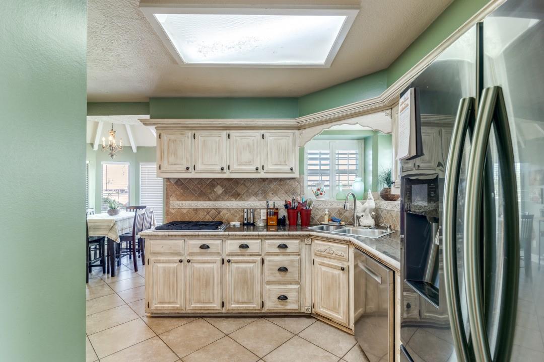 506 Red Bud Lane, Baytown