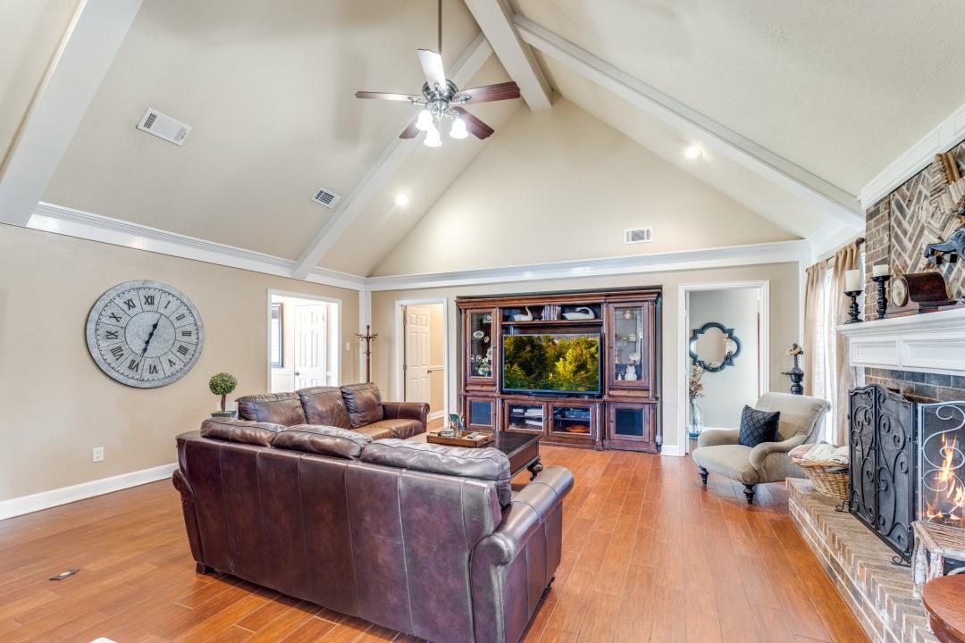 506 Red Bud Lane, Baytown