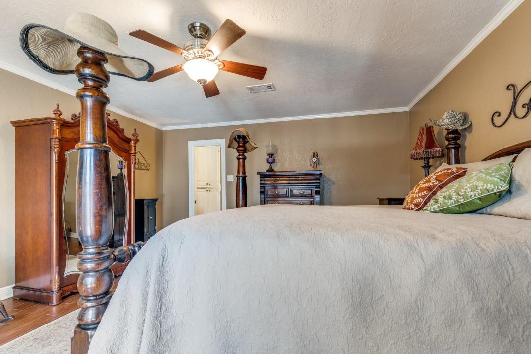 506 Red Bud Lane, Baytown