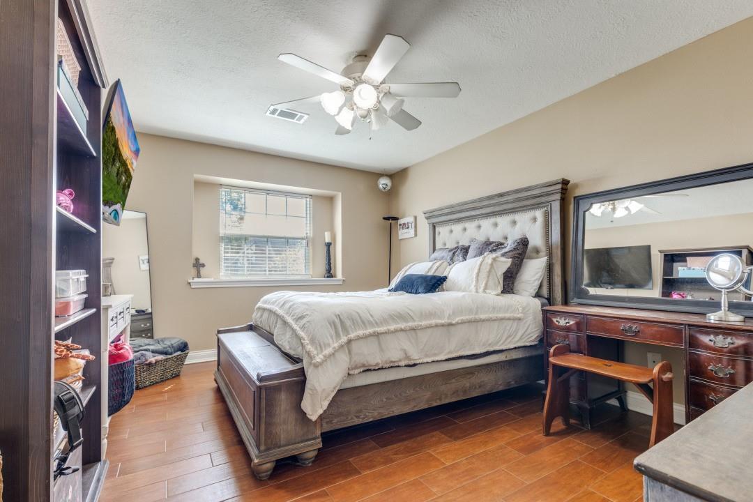506 Red Bud Lane, Baytown