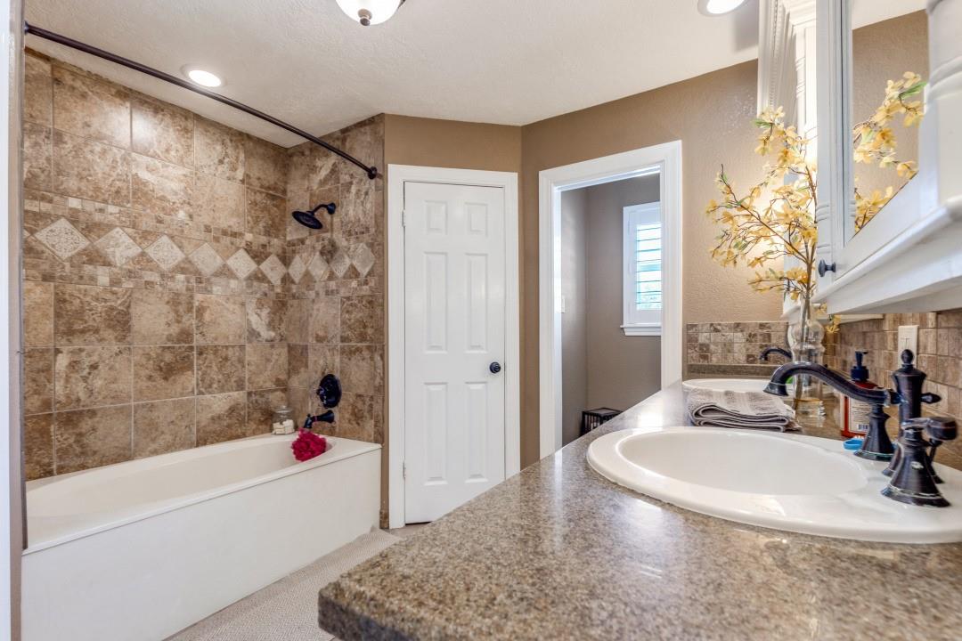 506 Red Bud Lane, Baytown
