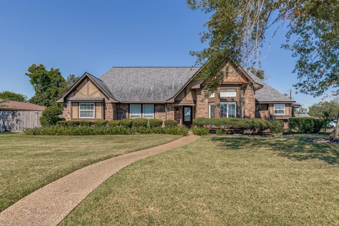 506 Red Bud Lane, Baytown