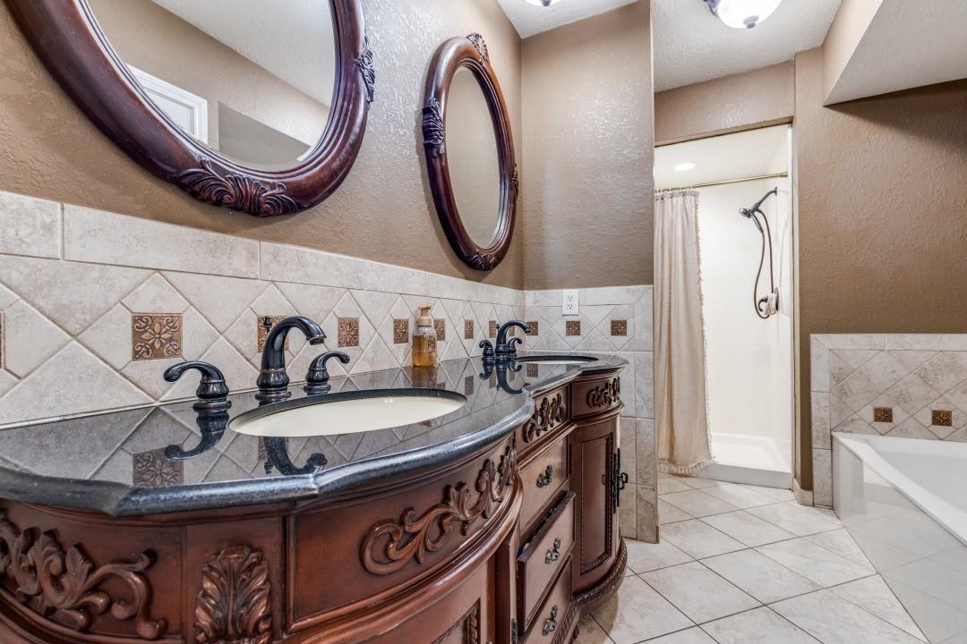 506 Red Bud Lane, Baytown