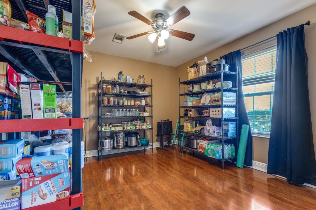 506 Red Bud Lane, Baytown