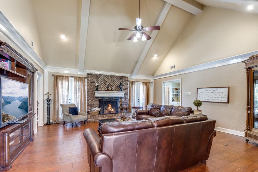 506 Red Bud Lane, Baytown