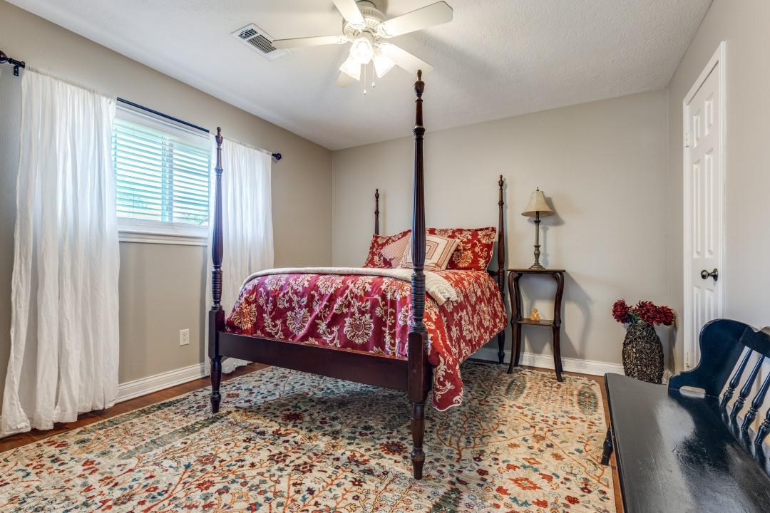 506 Red Bud Lane, Baytown