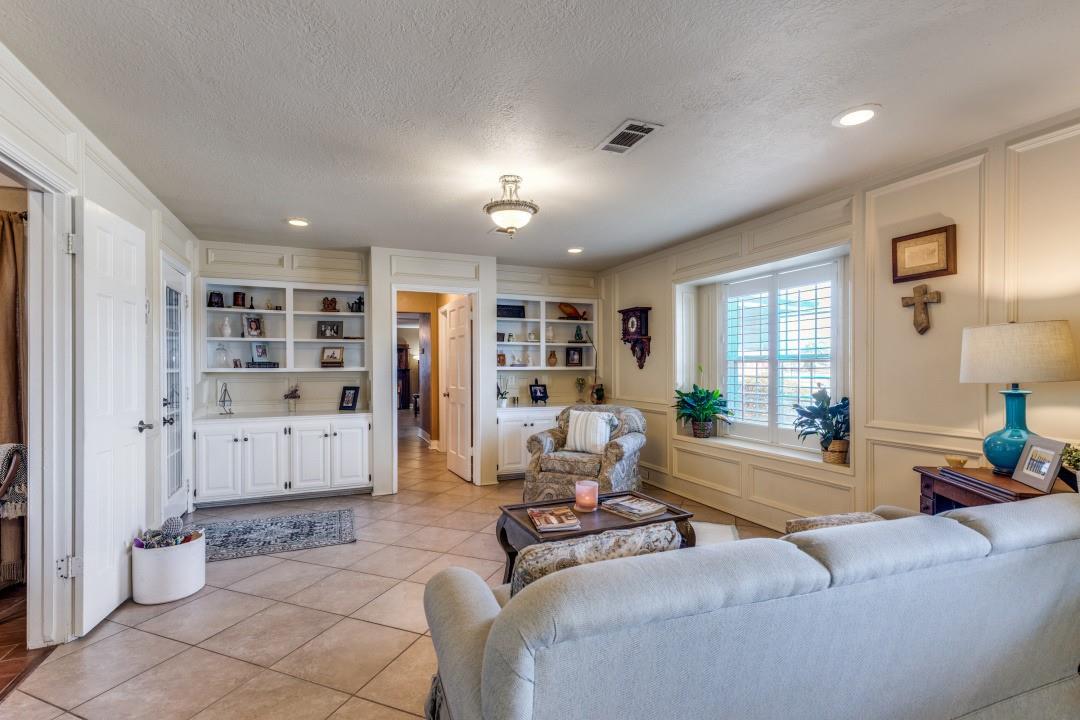 506 Red Bud Lane, Baytown