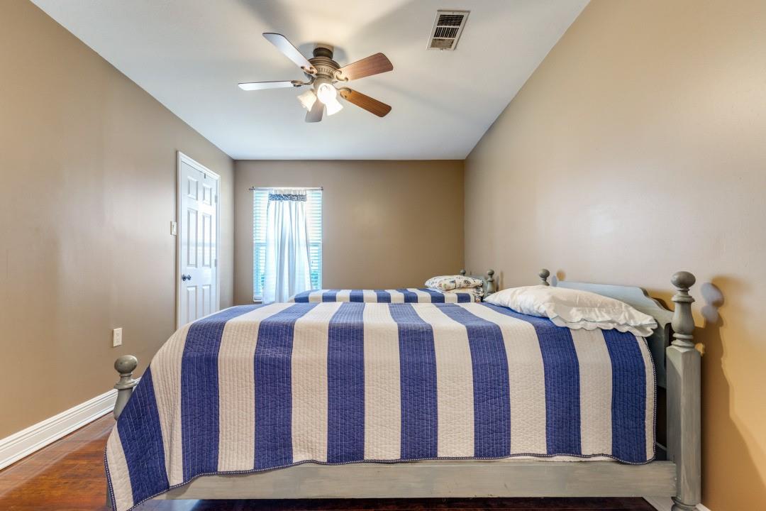 506 Red Bud Lane, Baytown