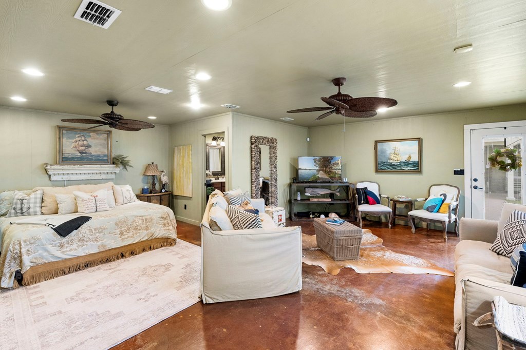 620 Egery Island Rd 1