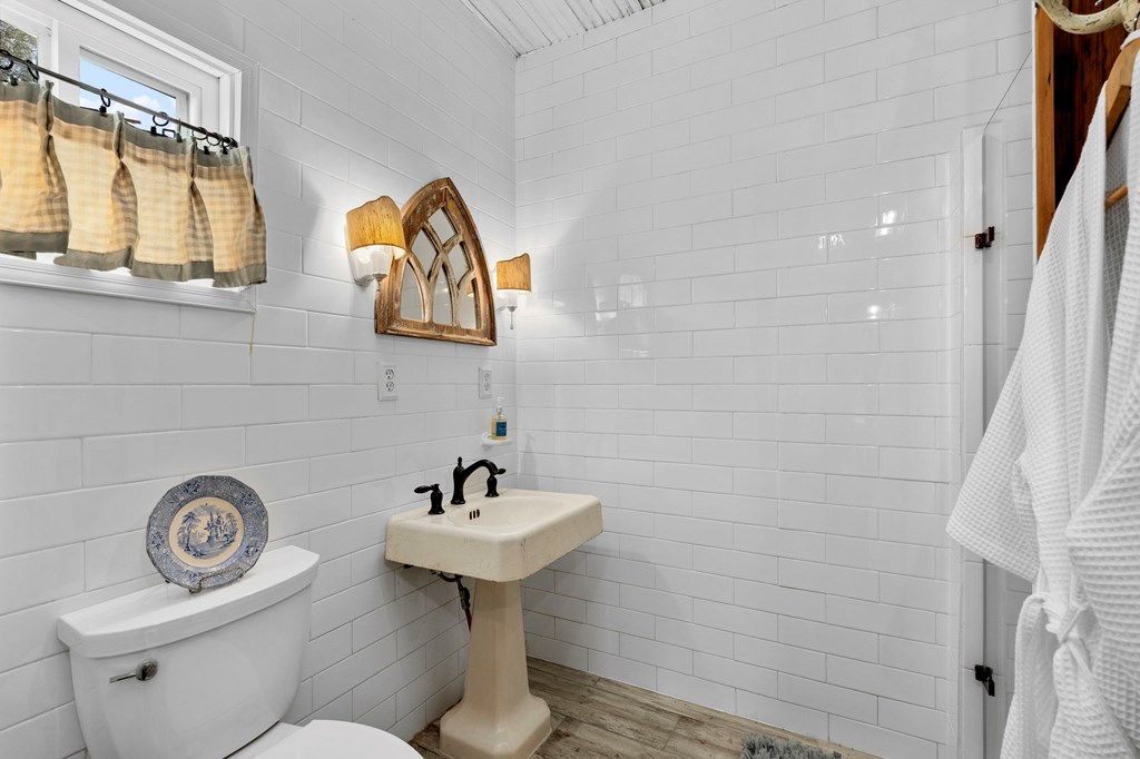 620 Egery Island Rd 1