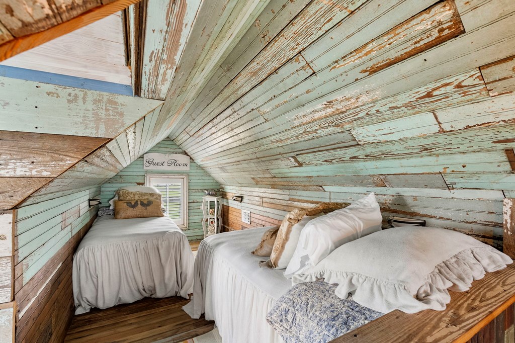 620 Egery Island Rd 1