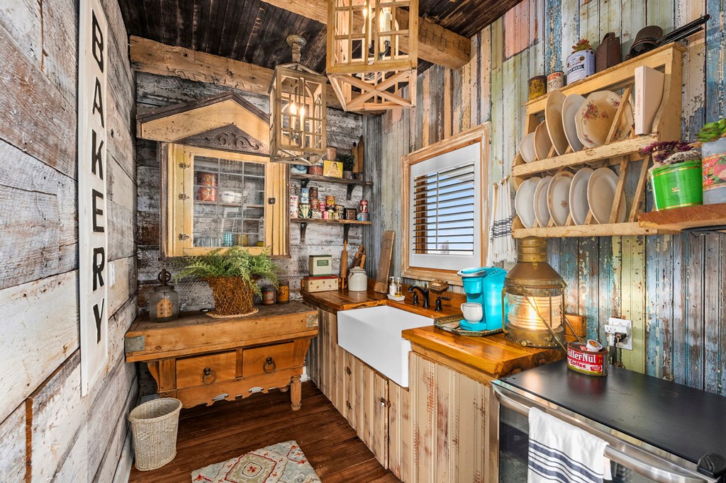 620 Egery Island Rd 1