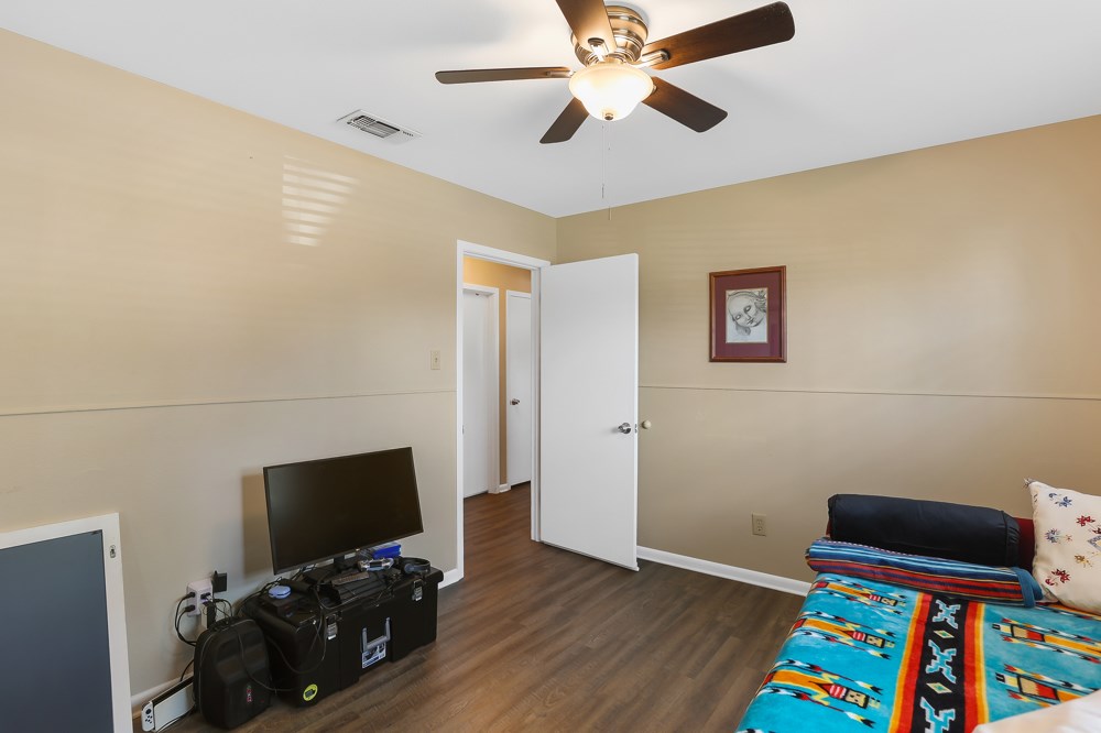 115 Village Dr 15