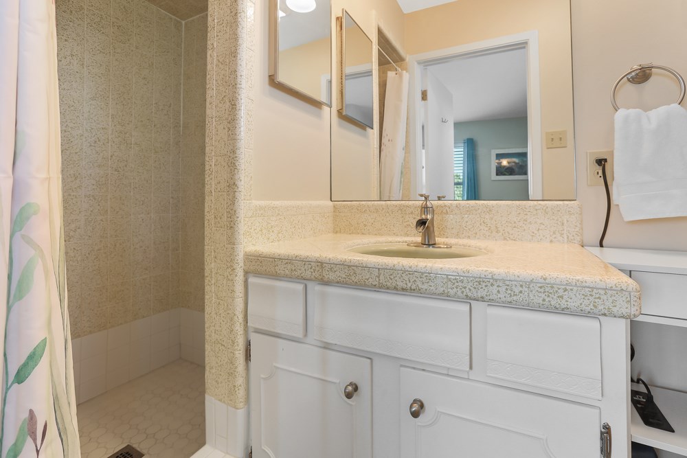 115 Village Dr 15