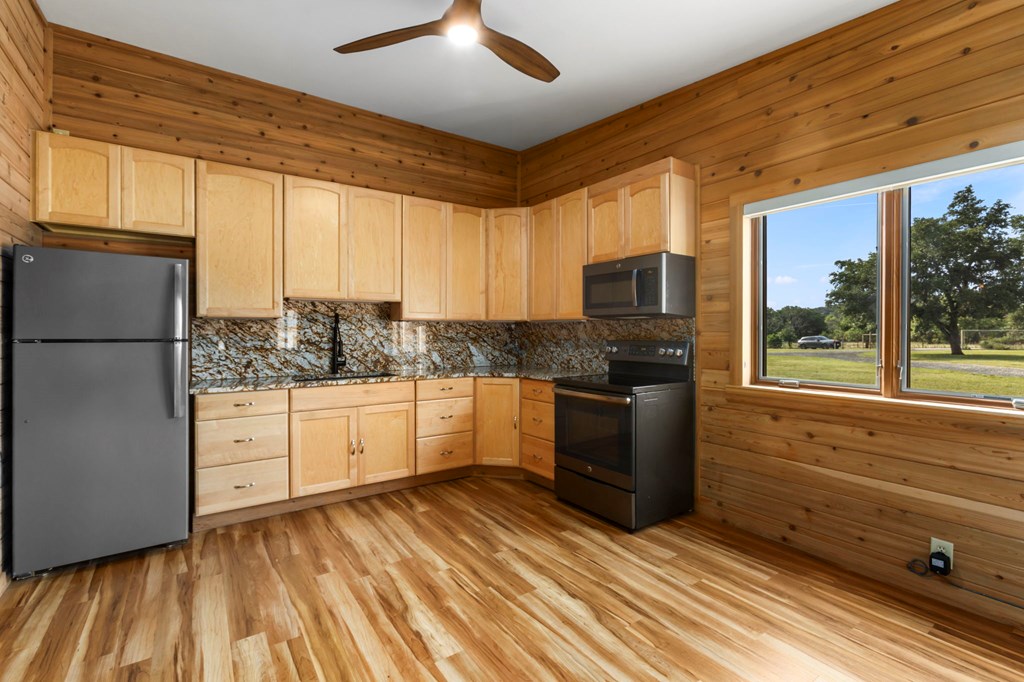 1892 N Thunder Creek