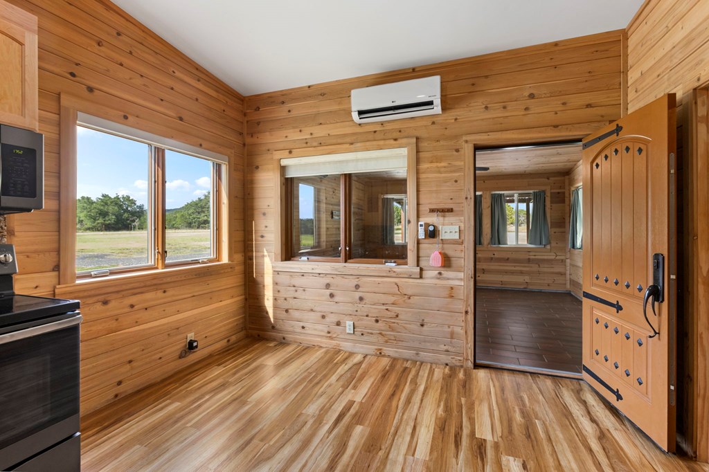 1892 N Thunder Creek
