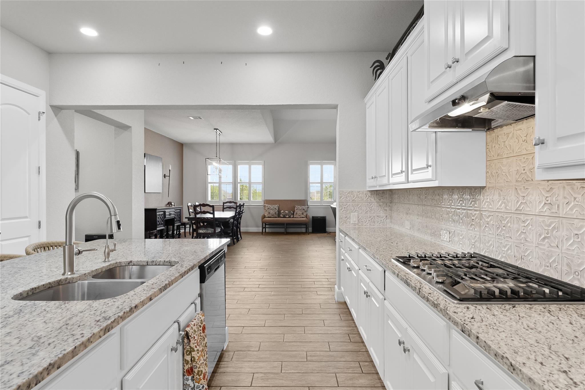 604 Academy Oaks DR