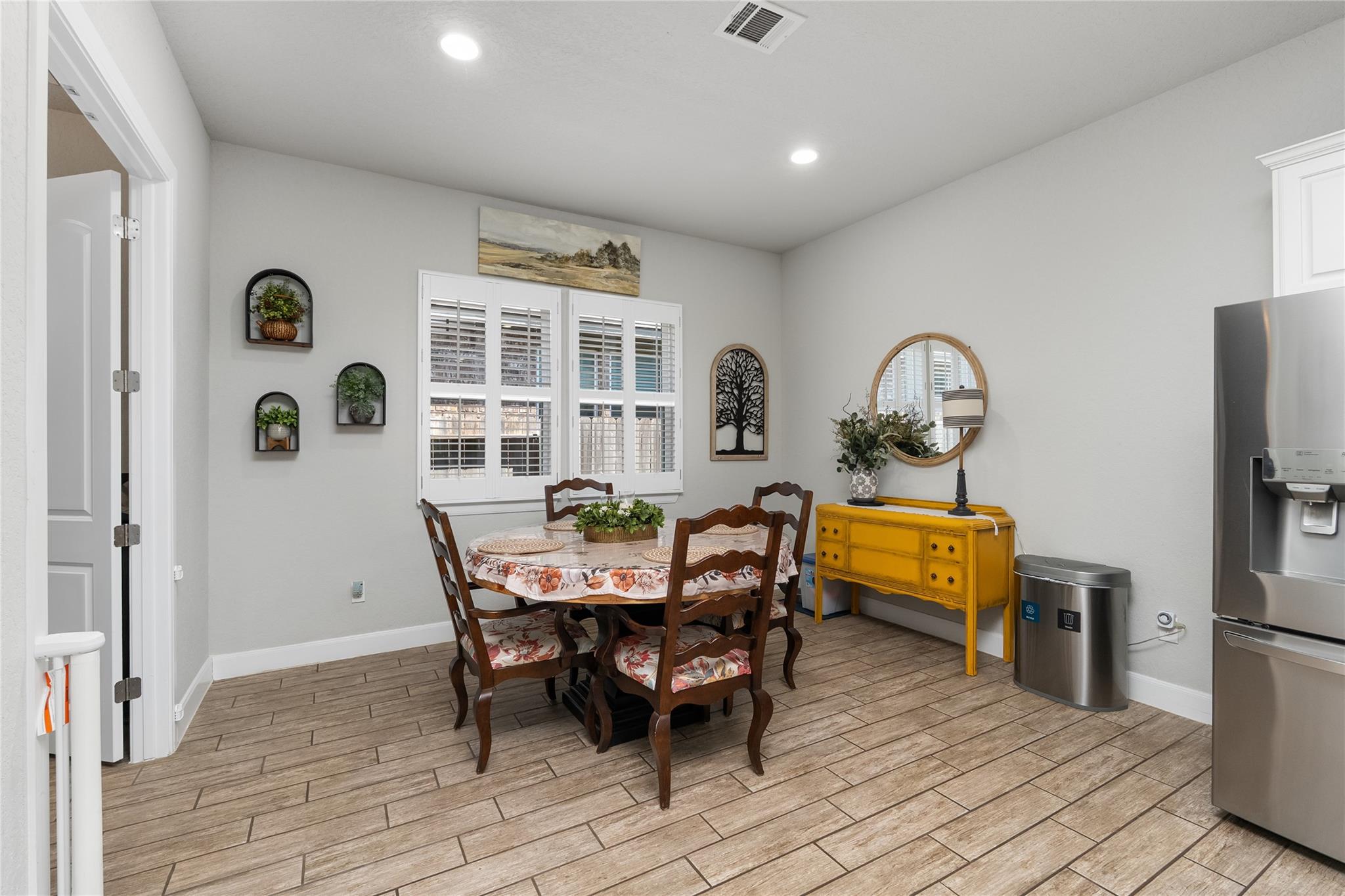 604 Academy Oaks DR