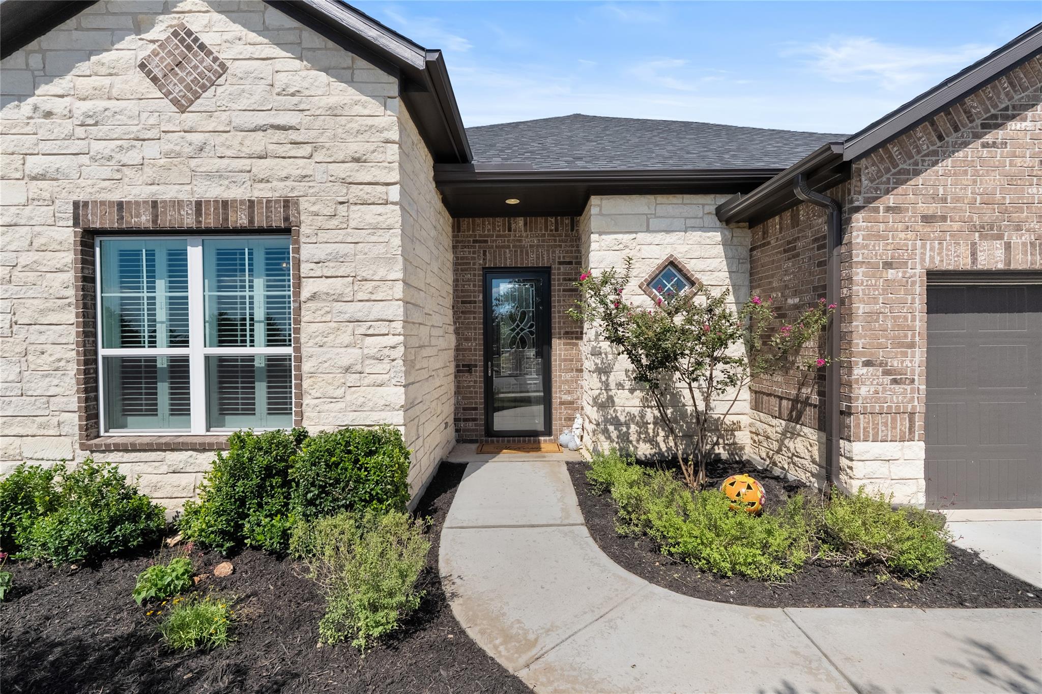 604 Academy Oaks DR