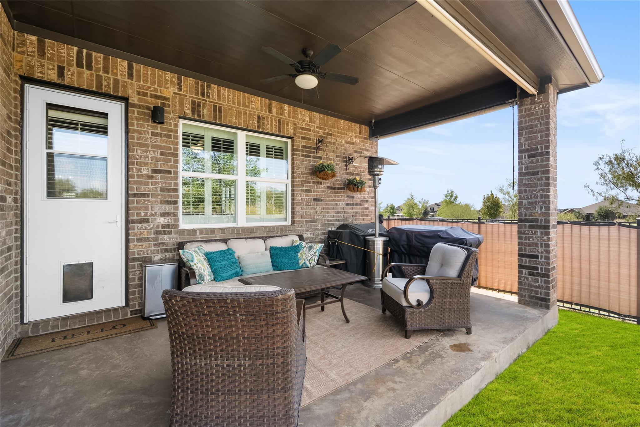 604 Academy Oaks DR