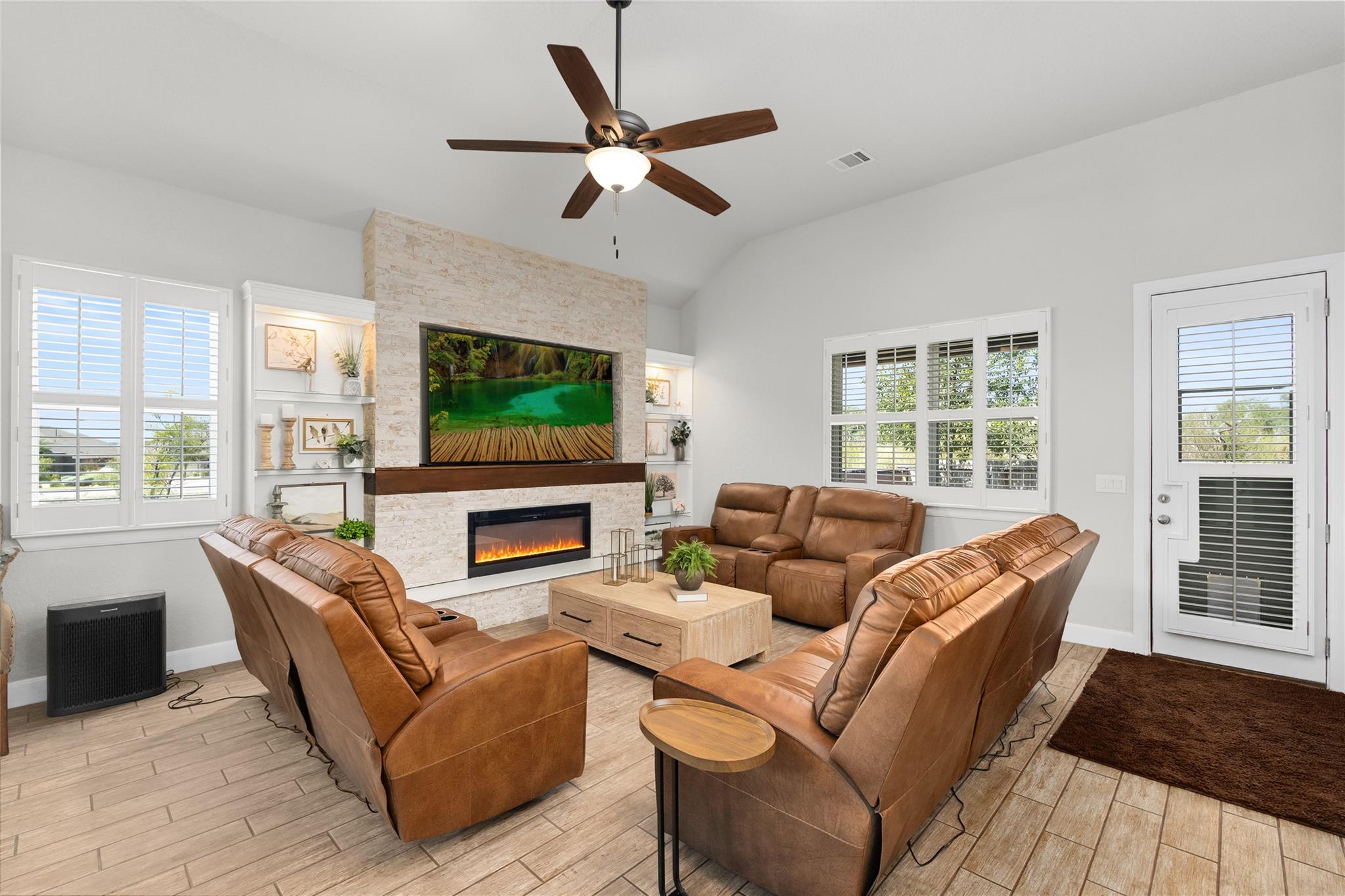 604 Academy Oaks DR