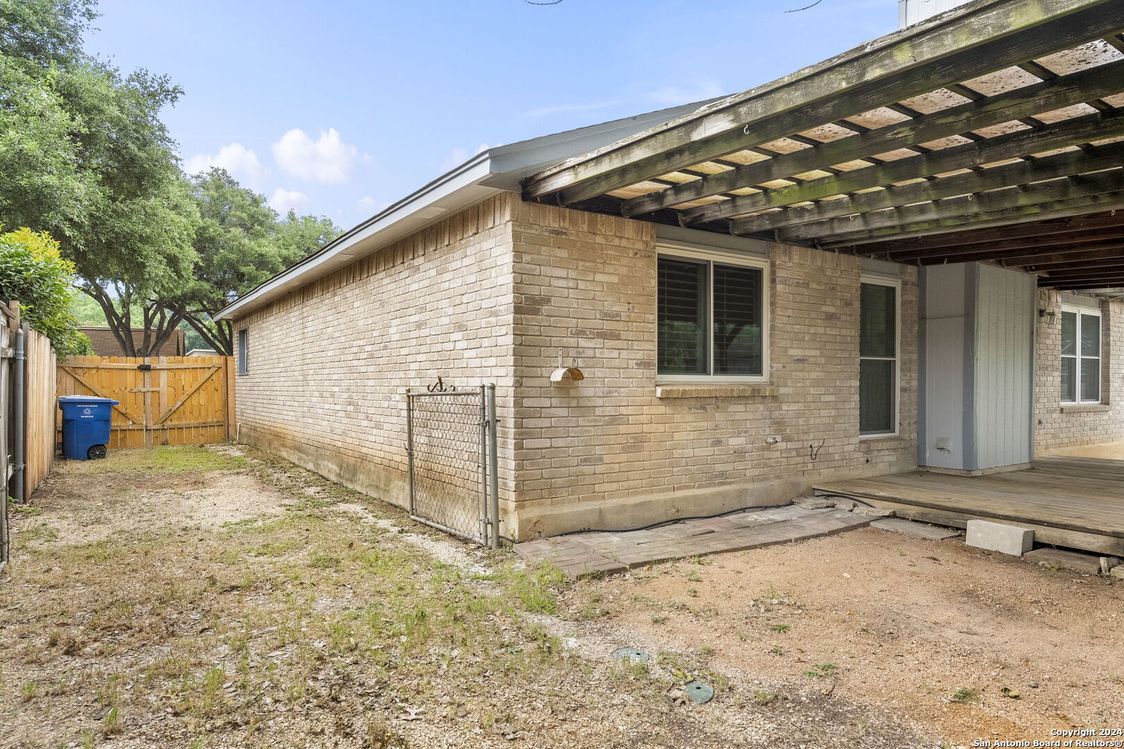 2614 Moss Bluff St