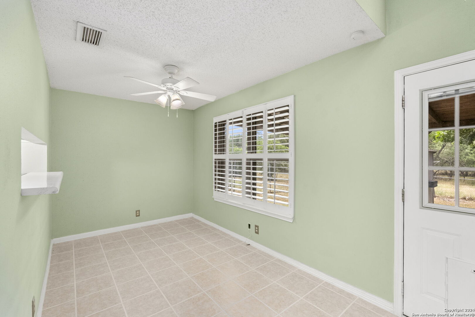 2614 Moss Bluff St