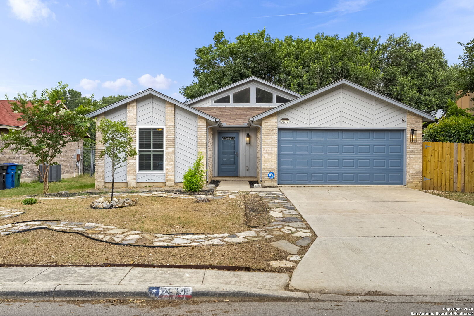 2614 Moss Bluff St