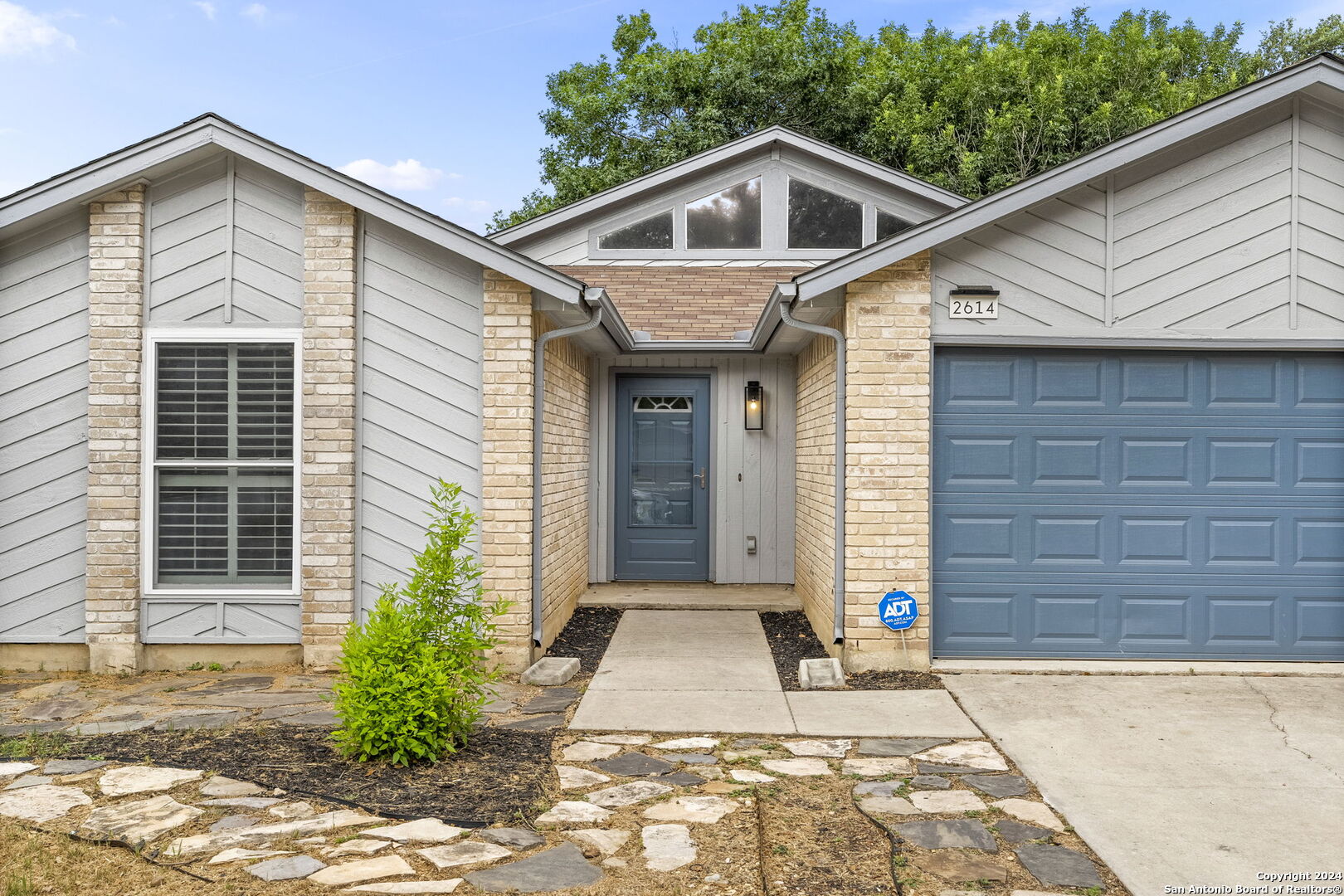 2614 Moss Bluff St