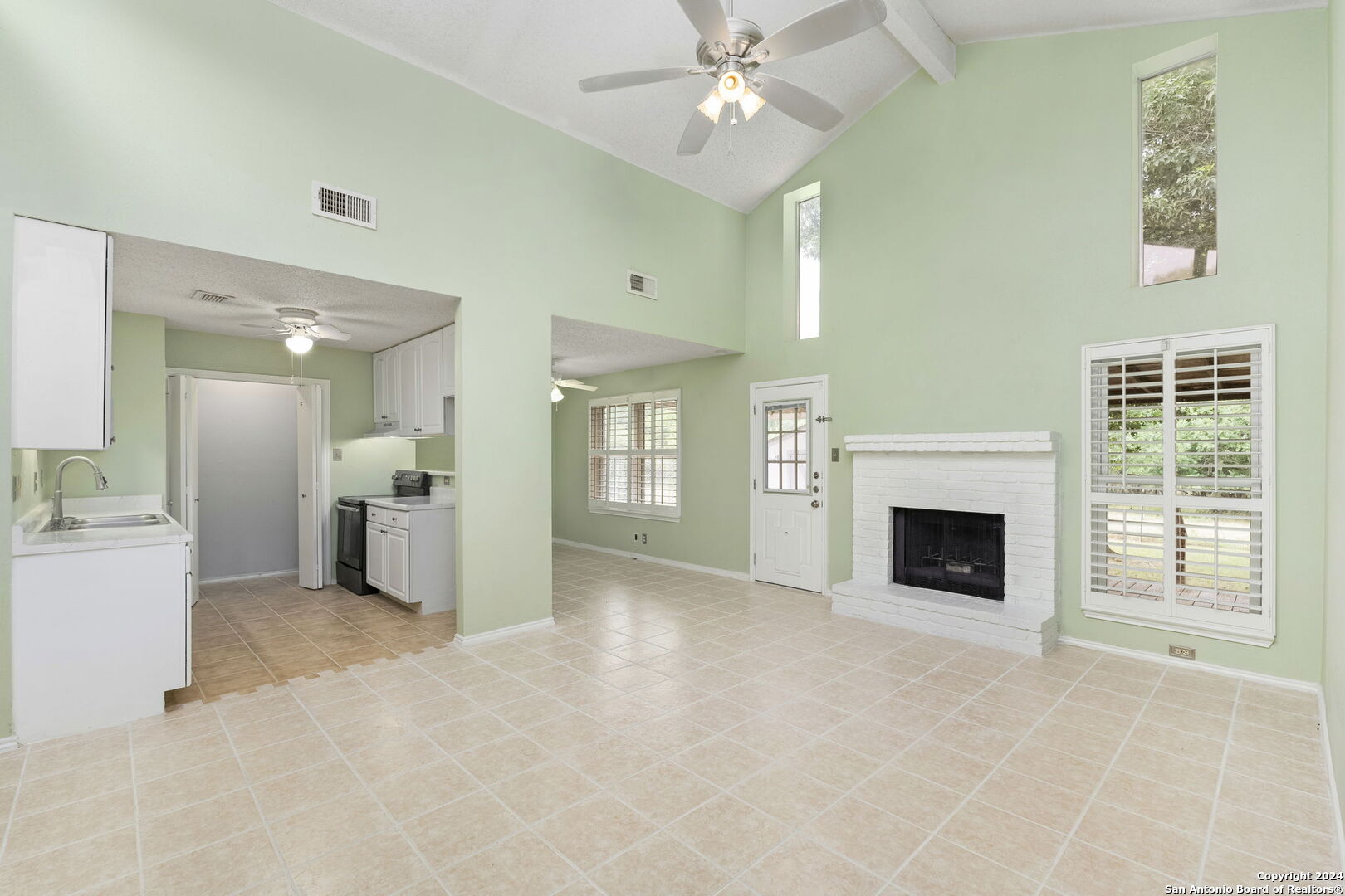 2614 Moss Bluff St