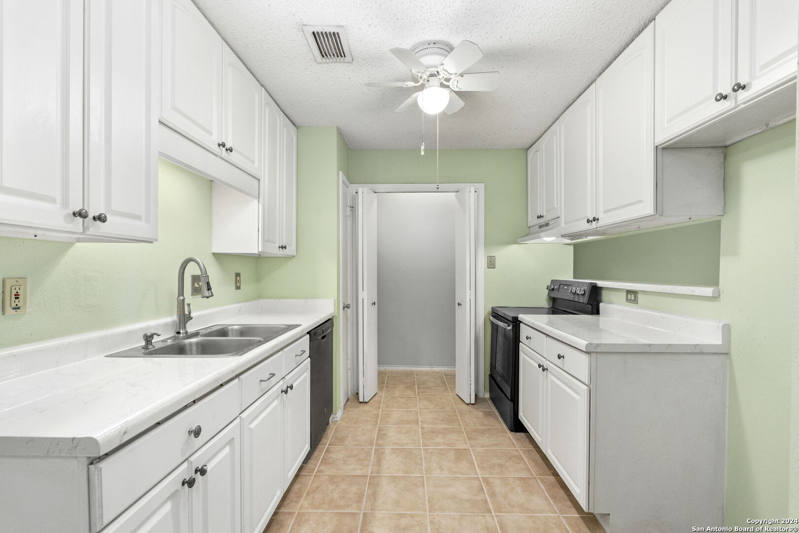 2614 Moss Bluff St