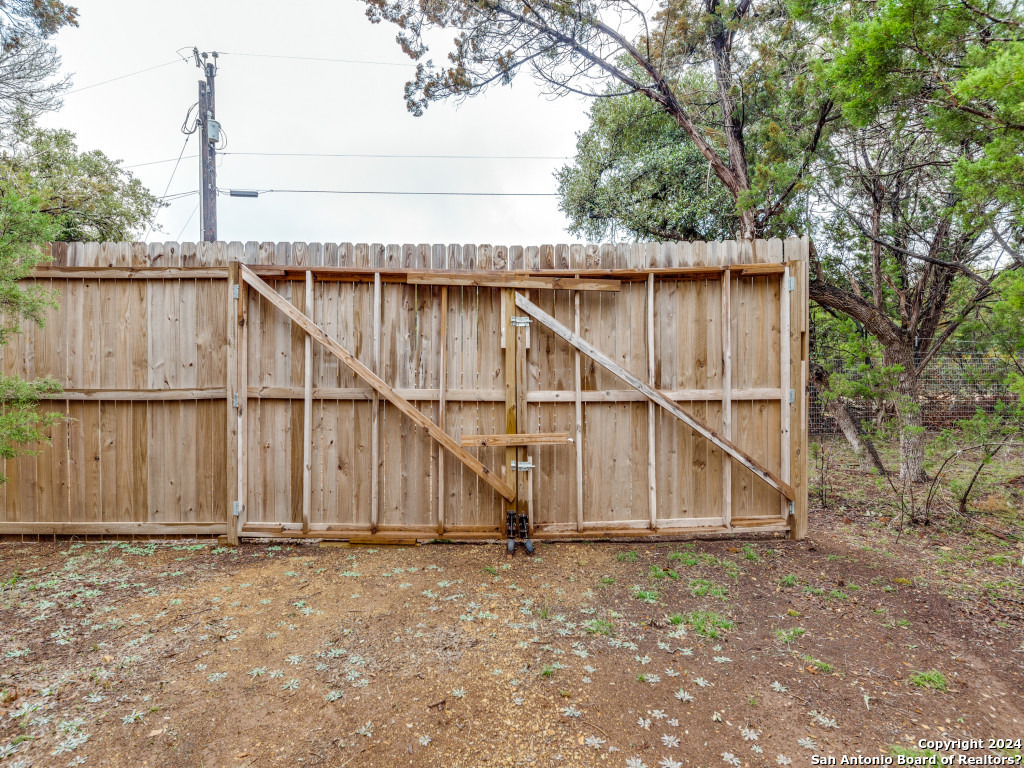 319 Canyon Lake Dr