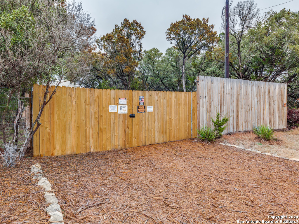 319 Canyon Lake Dr