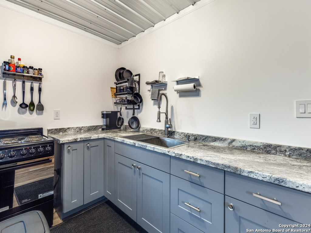 319 Canyon Lake Dr