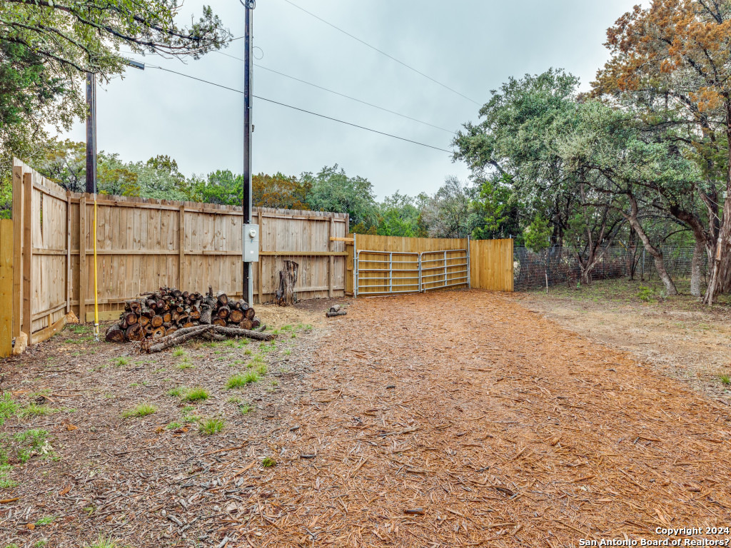 319 Canyon Lake Dr