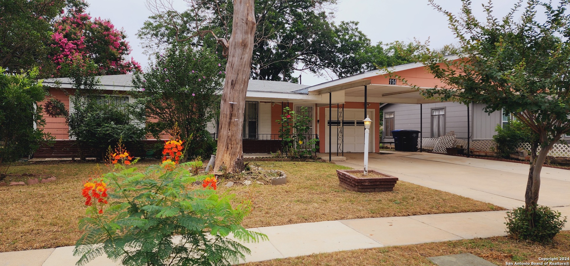 114 CARMEN PL
