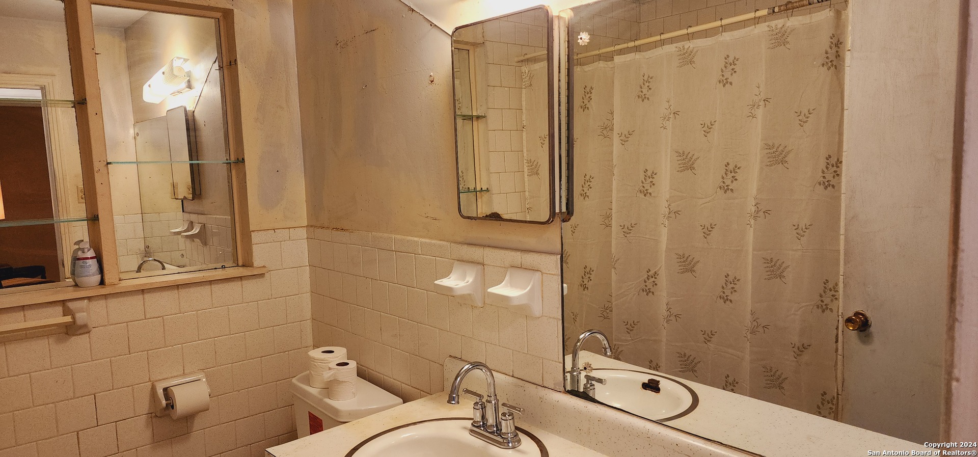 114 CARMEN PL