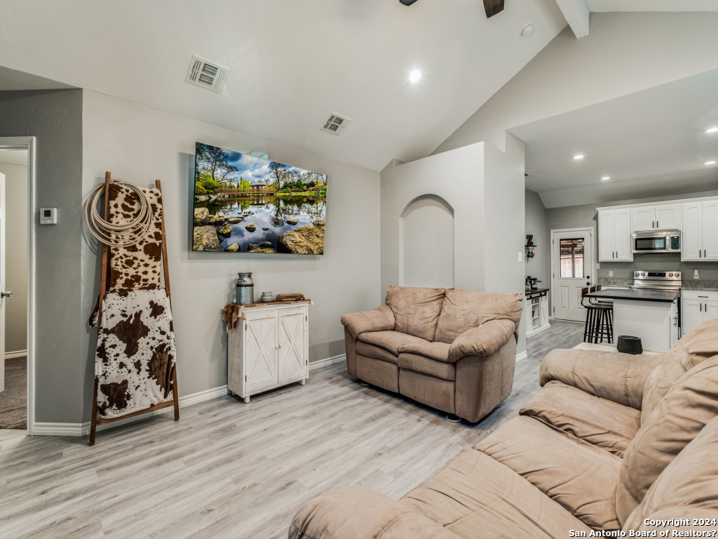 636 Skyline Dr